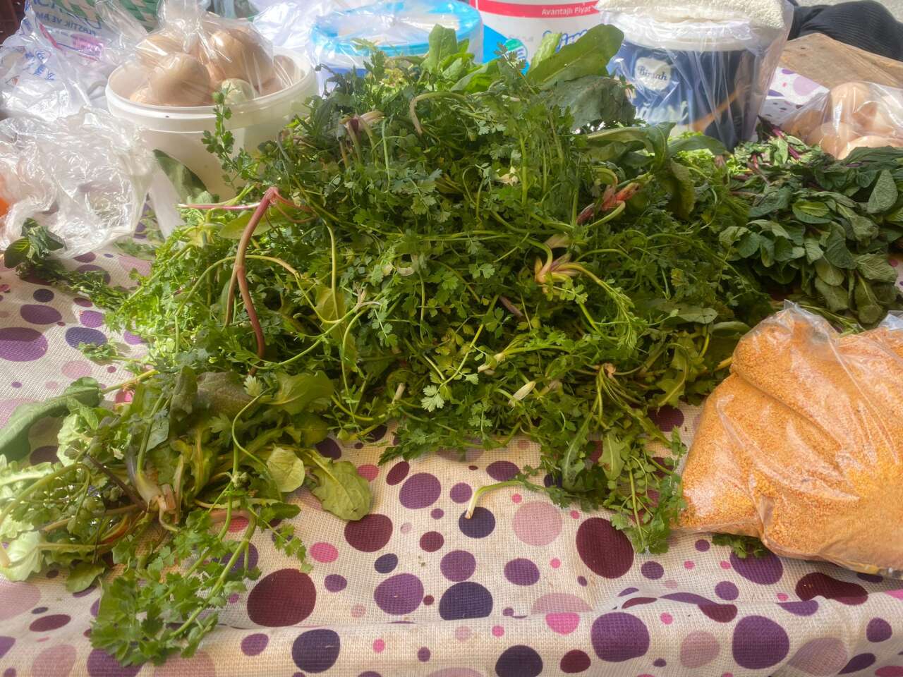 Muğla Pazarlarında “Şifa Tezgâhı”: Baharın Otları Yoğun İlgi Görüyor 1